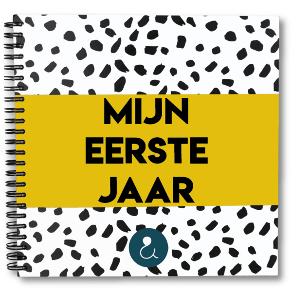 Studio Ins & Outs Babyboek 'Mijn eerste jaar' - Okergeel