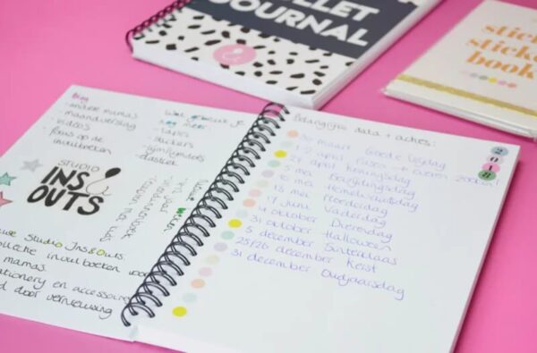 Studio Ins & Outs 'Bullet Journal' - Okergeel - binnenkant 3 - invulboekjes.nl