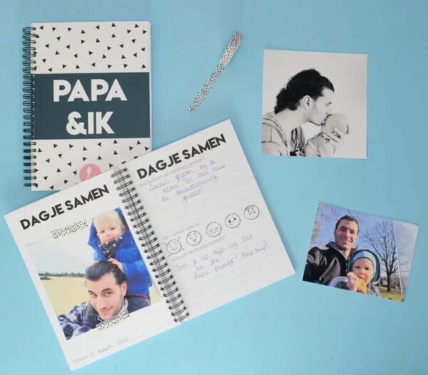 Studio Ins & Outs 'Papa&ik' - Donkerblauw - sfeerfoto- invulboekjes.nl