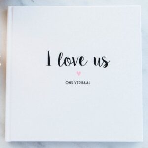 Bonjour to you - Ons verhaal boek - I love us! - voorkant - invulboekjes.nl