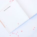 Huisje no.56 - Babyboek 0-12 maanden - Roze - binnenkant 2
