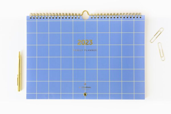 A Journal Familieplanner 2023 A4 Lavendel Blauw (1)