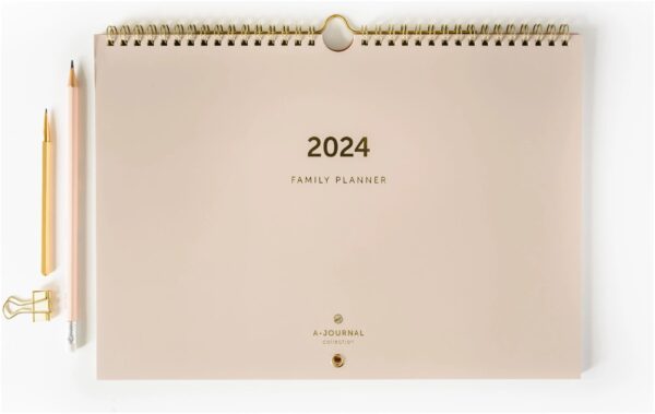 A Journal Familieplanner 2024 A4 Beige (1)