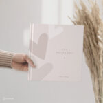 Babyboek Happy Hearts Brown 1