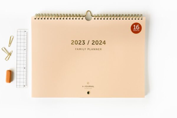A Journal 16 Maanden Familieplanner 2023 2024 – Beige 2