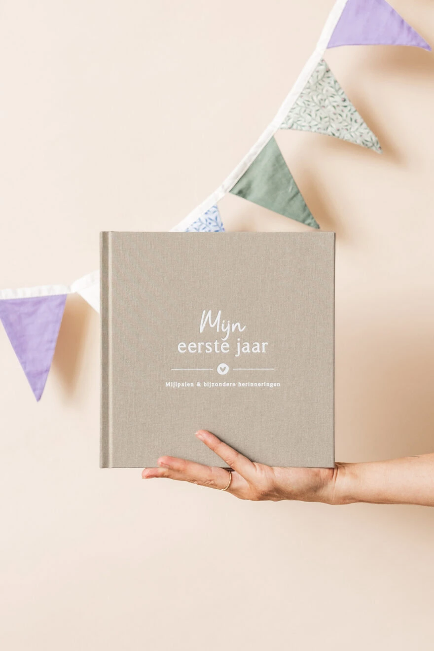 Fyllbooks Babyboek Mijn Eerste Jaar Linnen Taupe (3)
