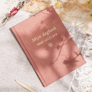 Fyllbooks Dagboek Voor Selfcare – Linnen Roze Met Goudfolie (1)