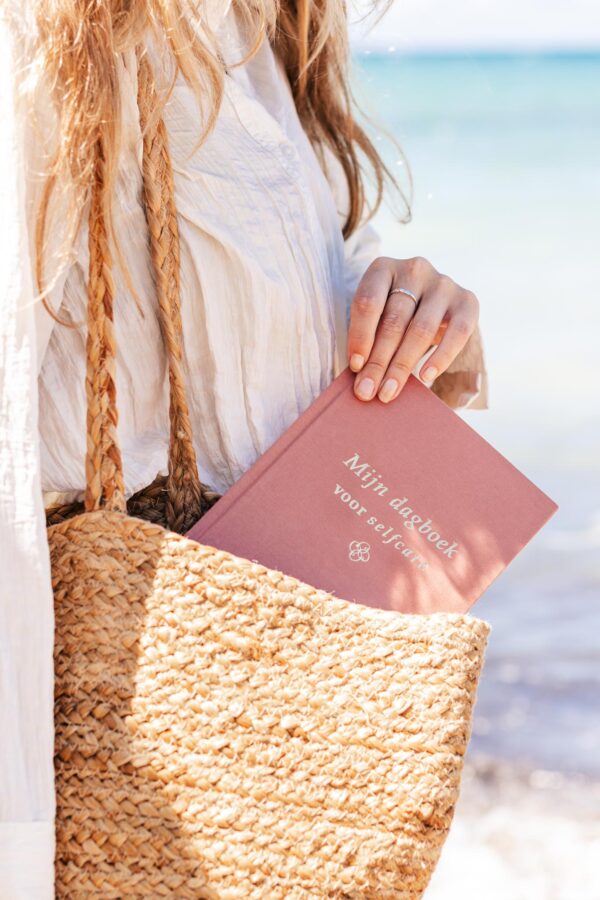 Fyllbooks Dagboek Voor Selfcare – Linnen Roze Met Goudfolie (2)