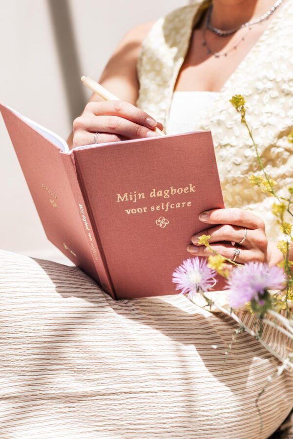 Fyllbooks Dagboek Voor Selfcare – Linnen Roze Met Goudfolie (3)