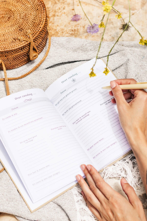 Fyllbooks Dagboek Voor Zelfliefde – Linnen Camel Met Goudfolie (1)