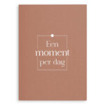 Fyllbooks Een Moment Per Dag Dagboek Roestroze (1)