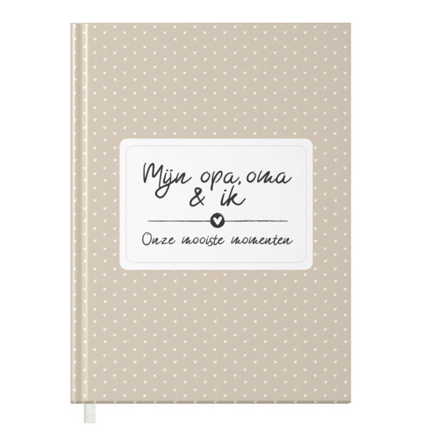 Fyllbooks Mijn Opa, Oma & Ik Invulboek Beige Hearts (2)