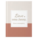 Mockup A5 Hardcover Oma Fade Beige Rood