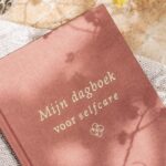 Fyllbooks Dagboek Voor Selfcare – Linnen Roze Met Goudfolie 1 E1750258156707 Aspect Ratio 16 9