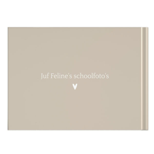Schoolfotoboek Mockup Achterkant Def Leerkrachten Beige