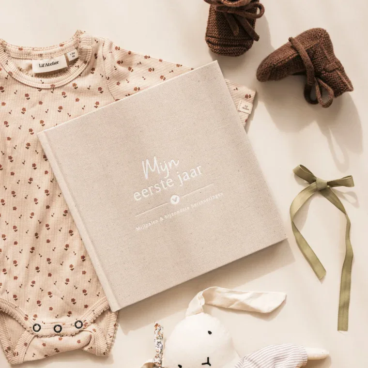 Fyllbooks Babyboek Mijn Eerste Jaar Linnen Beige 4 1 vierkant