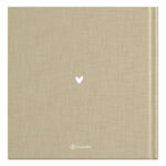Mockup Achterkant Taupe Linnen Guestbook